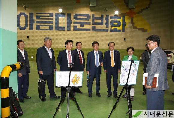 ▶재무건설위 폐기물자동집하시설견학 및 점검을 실시하는 모습