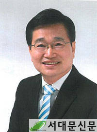 김 용 일 의원