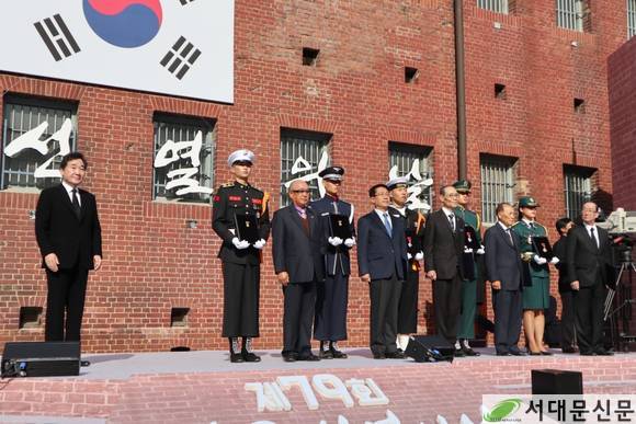 ▲ ‘건국 훈ㆍ포장 등 영광스런 수상자들과 이낙연 국무총리 모습